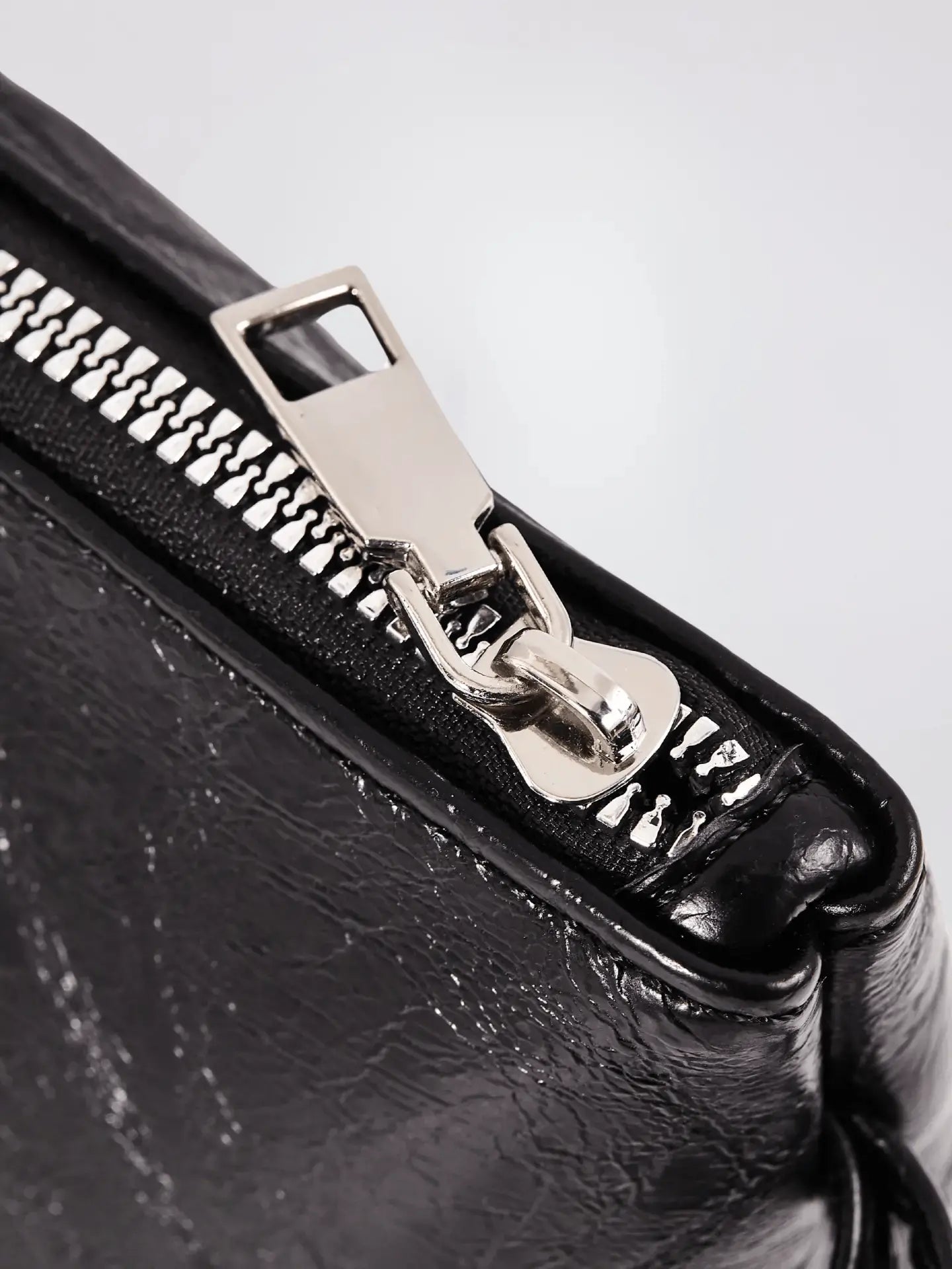 Scarlett Mini Pouch Noirvere